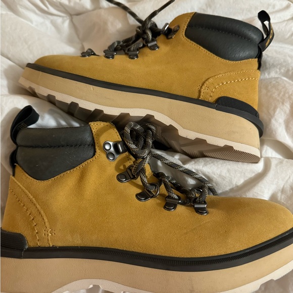 New with tags Sorel boots - Picture 3 of 4